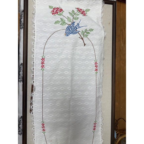Other - Vintage Hand Embroidered  White Lace Trim Floral dresser scarf